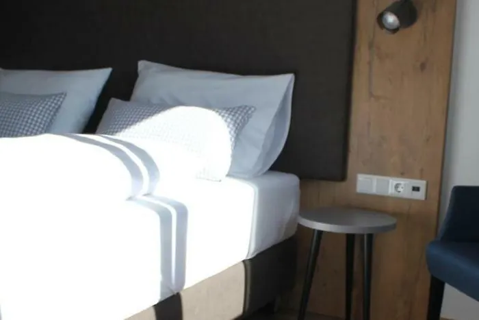 فندق Hotel Brunnthal برونتال